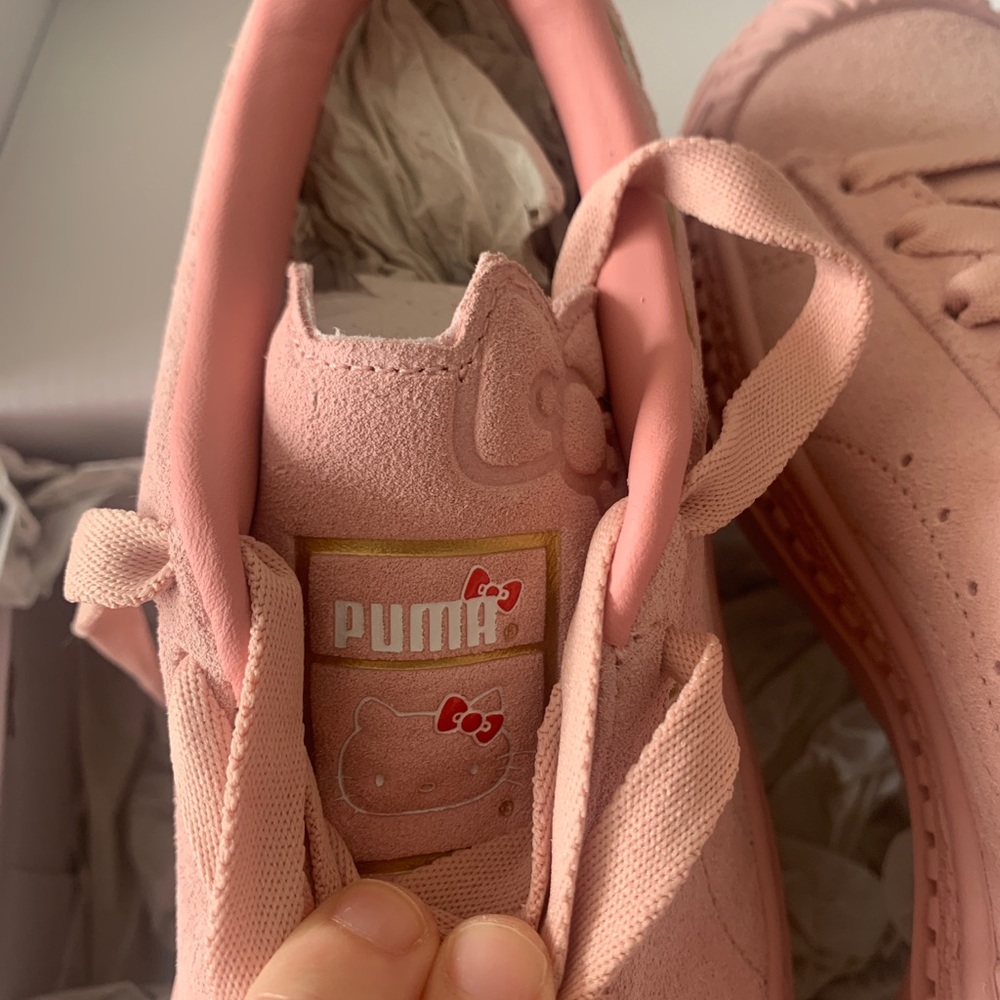 BNIB PUMA x HELLO KITTY Utility Trainers Sneakers - Picture 7 of 8